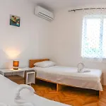 Goli Komiža