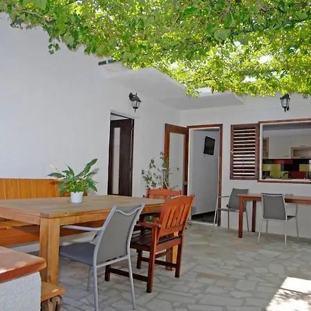 Goli Apartment *